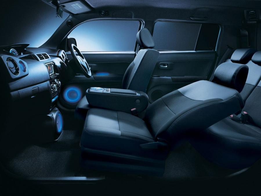  Toyota bB 1.5 Z Kirameki G 2013 года  (фото 2 из 2)